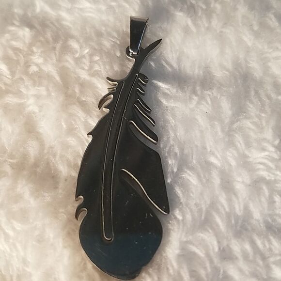 Silver Colored Feather Pendant - Picture 2 of 3